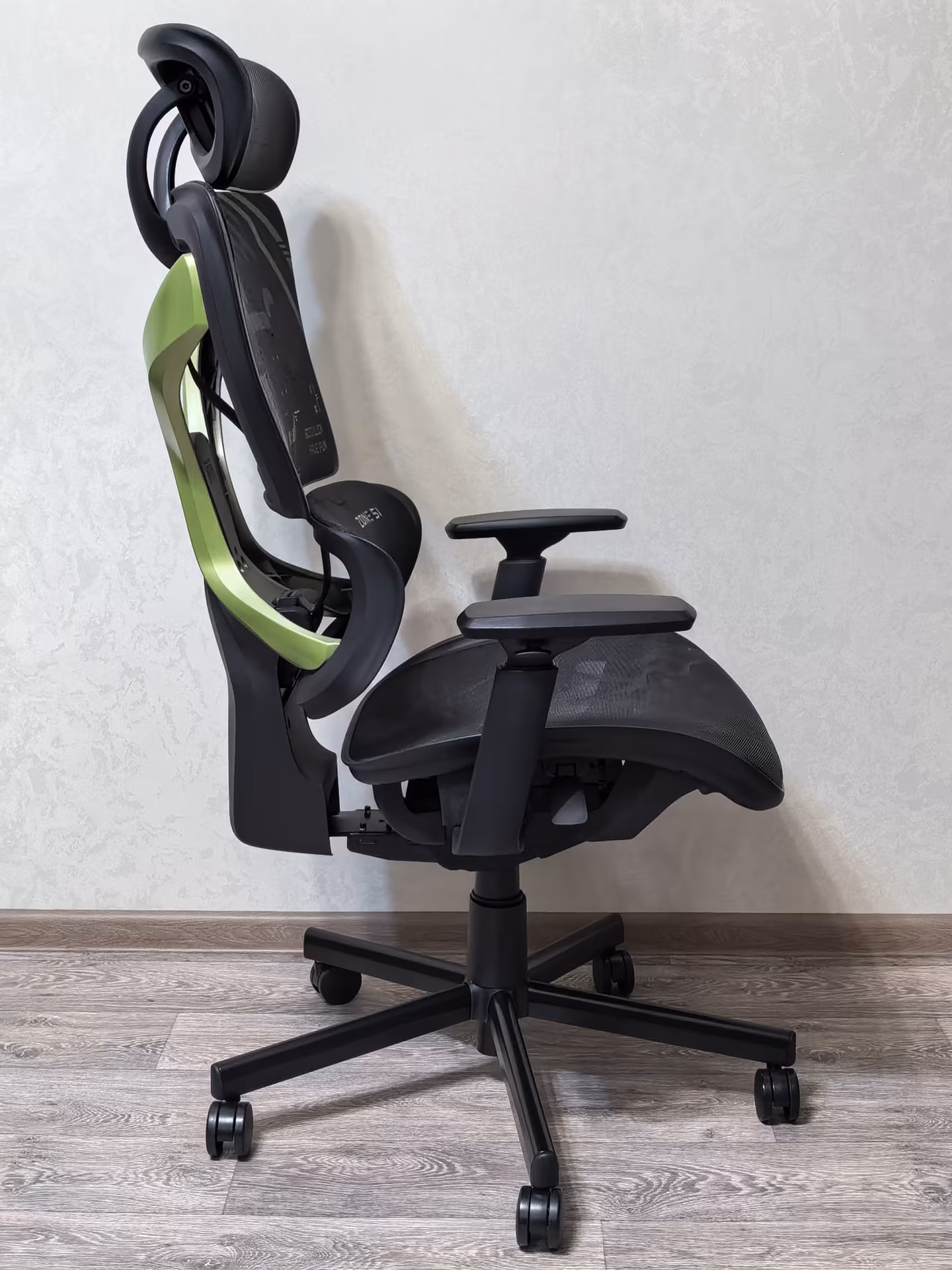 Обзор Zone 51 Freelancer K5: когда геймер вырос и у него заболела спина