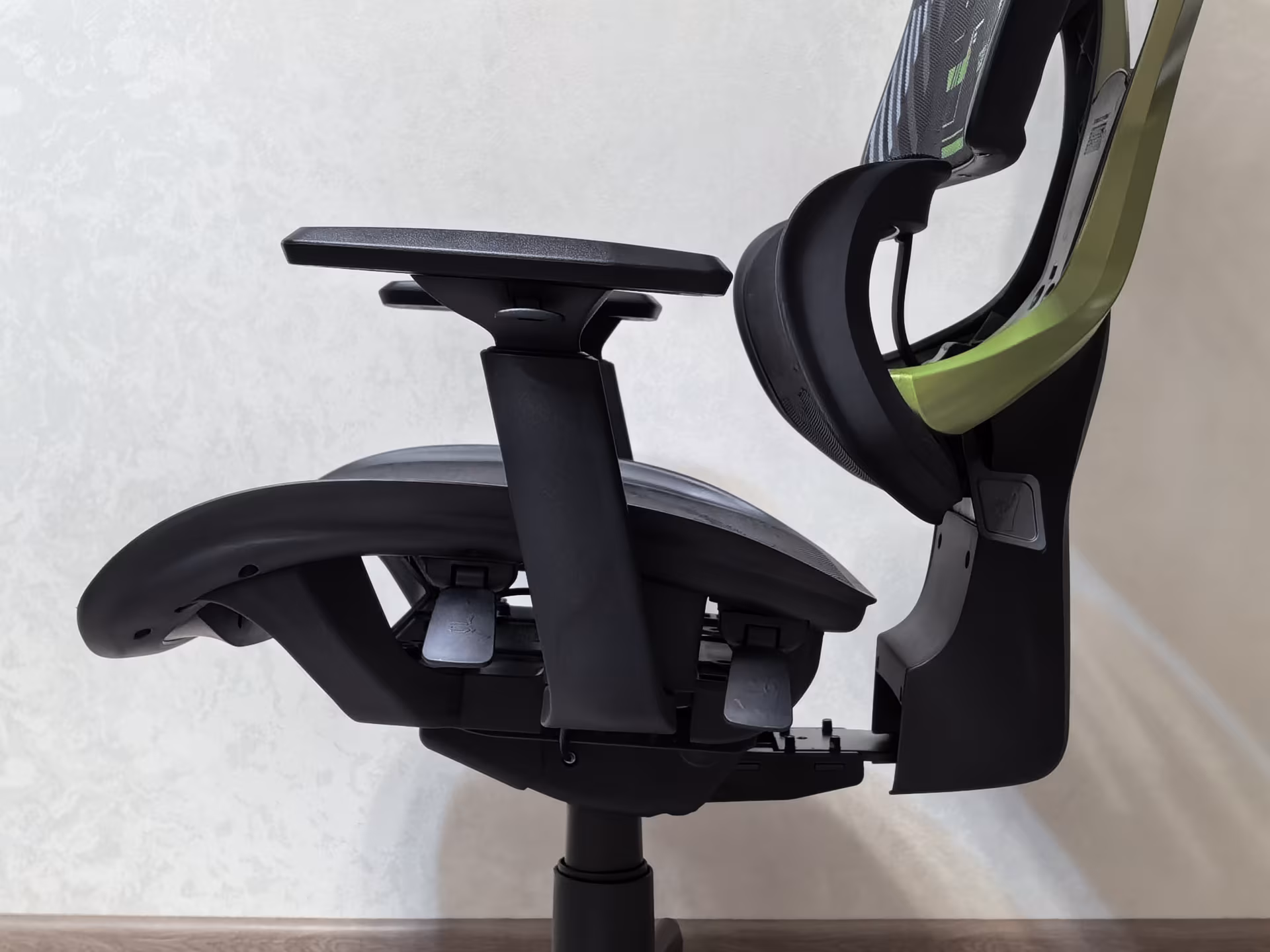 Обзор Zone 51 Freelancer K5: когда геймер вырос и у него заболела спина