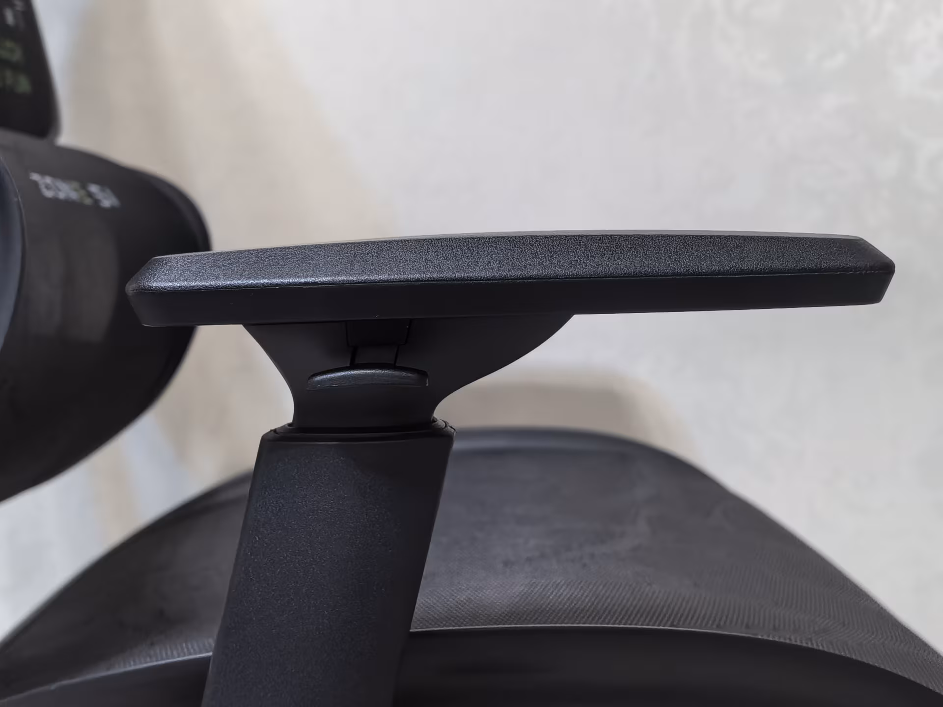 Обзор Zone 51 Freelancer K5: когда геймер вырос и у него заболела спина