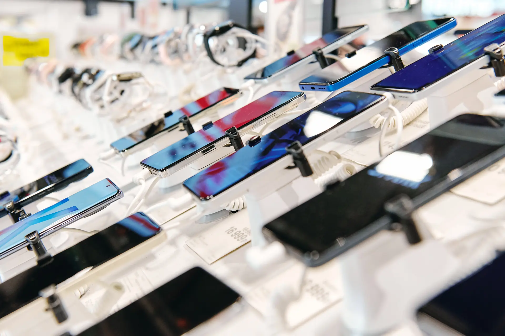 Самые популярные смартфоны в России: рейтинг М.Видео по итогам сезона 2025