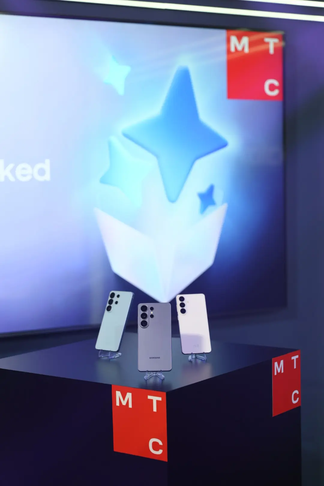 Эффект «антишпиона»: почему за Samsung Galaxy S26 выстроились очереди при скучном «железе»