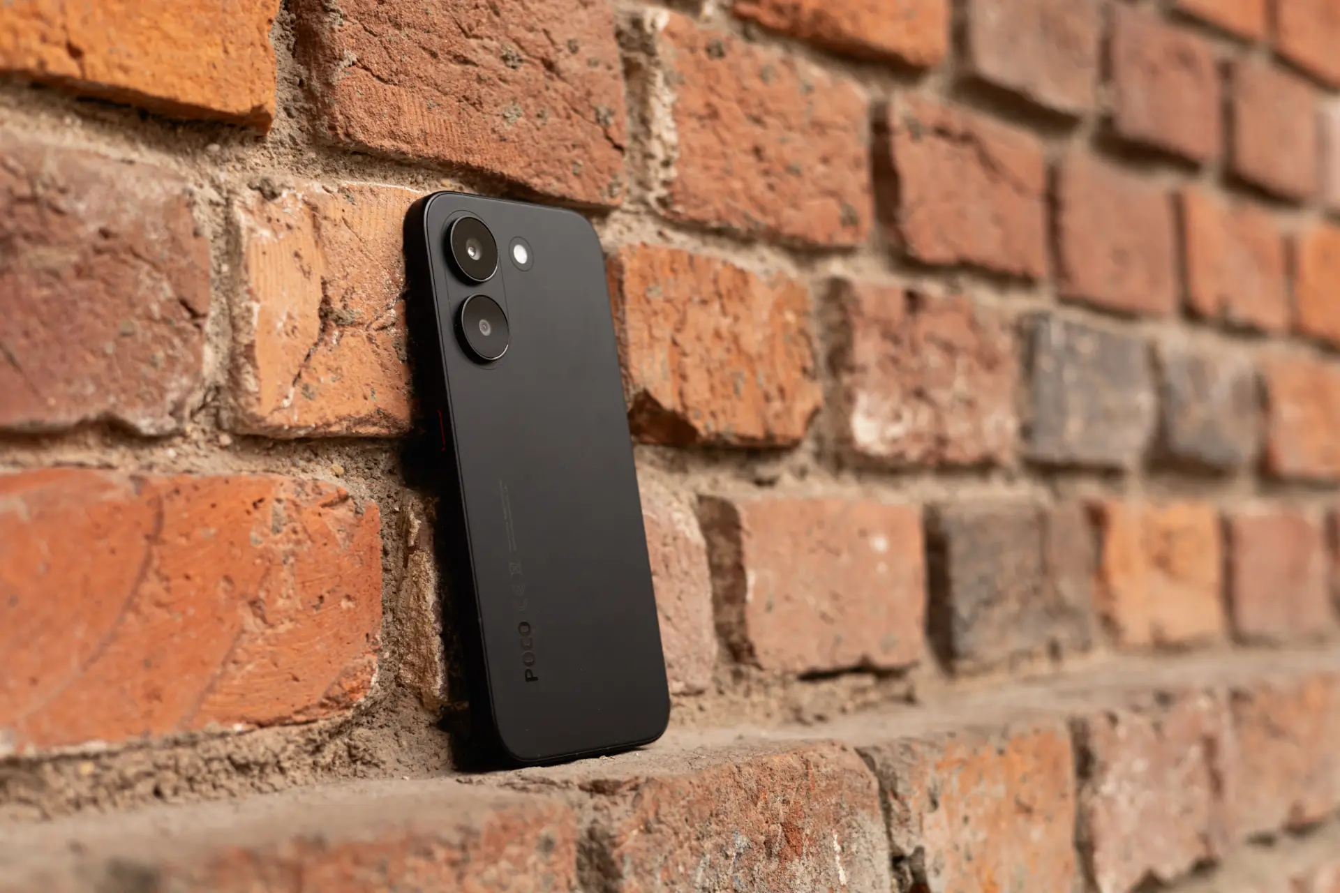 Смартфоны POCO X8 Pro и X8 Pro Max в России: связь без сети и рекордные 8500 мА·ч