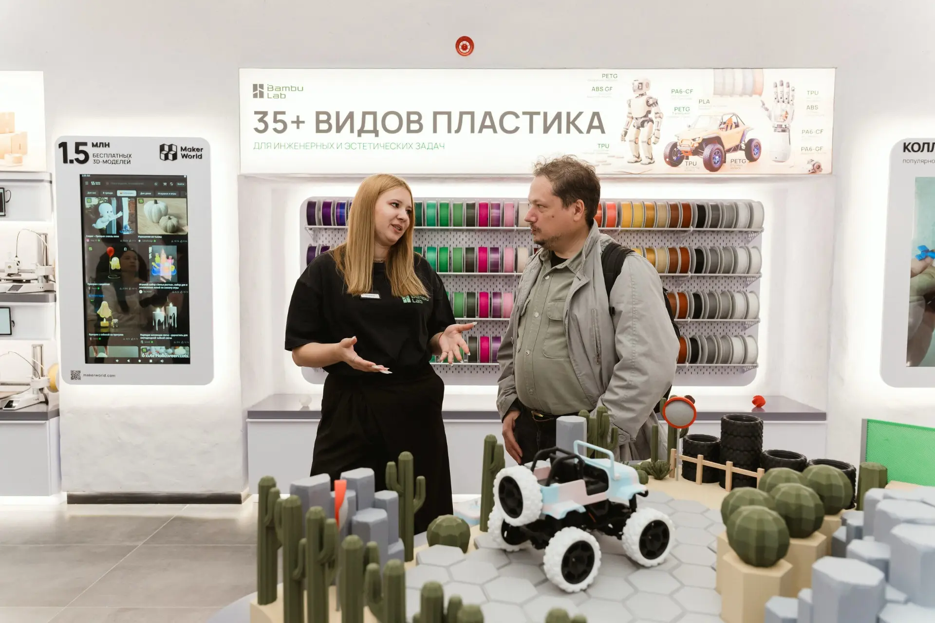 На открытиии шоурума