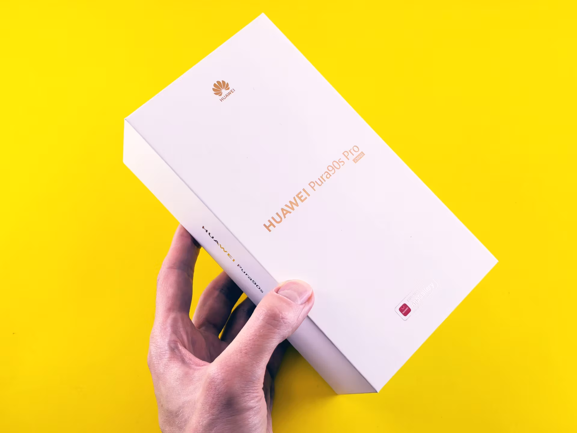 Такое оформление коробок у HUAWEI уже не первый год