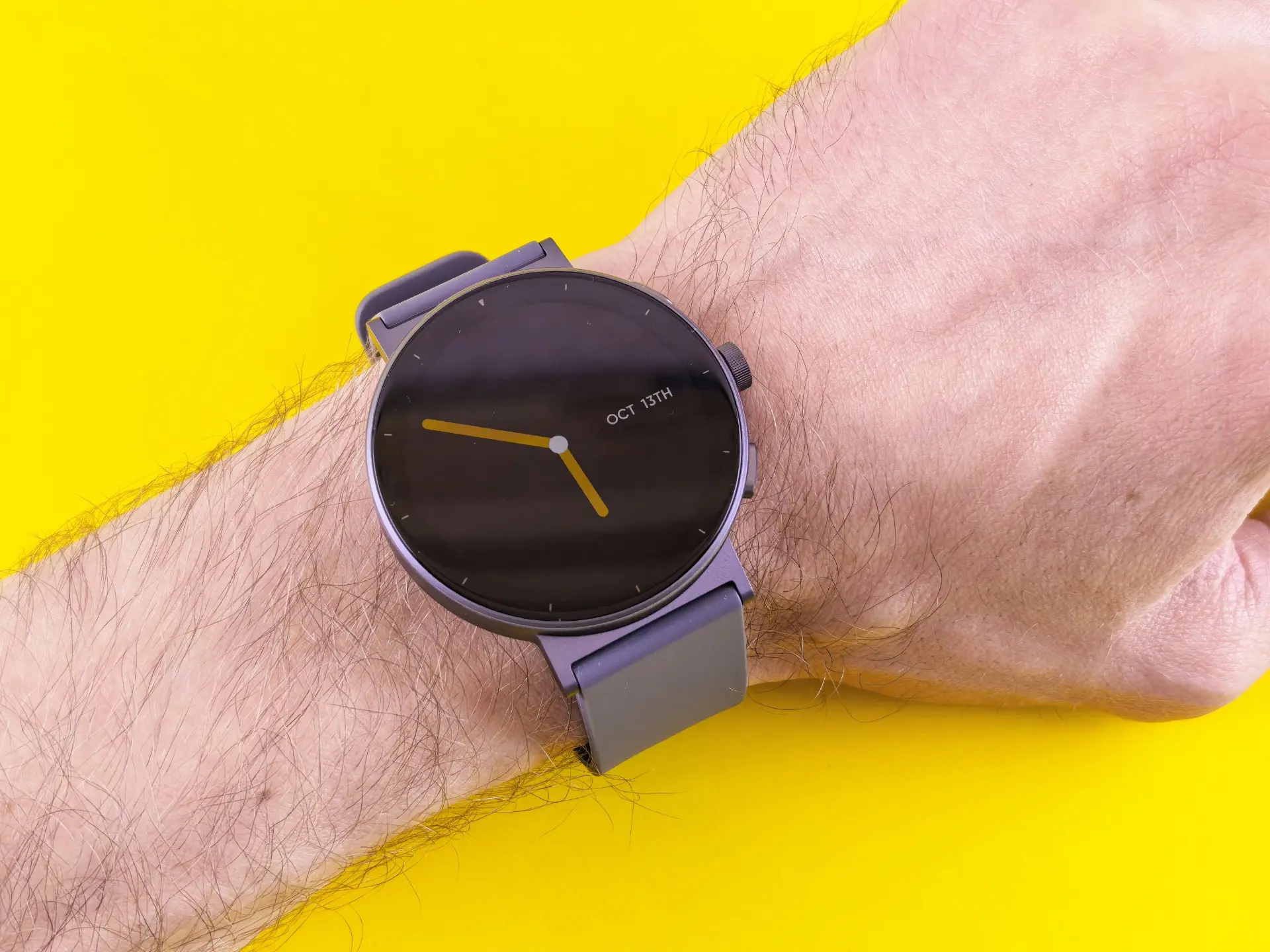 Смарт часы realme Watch S5 на руке