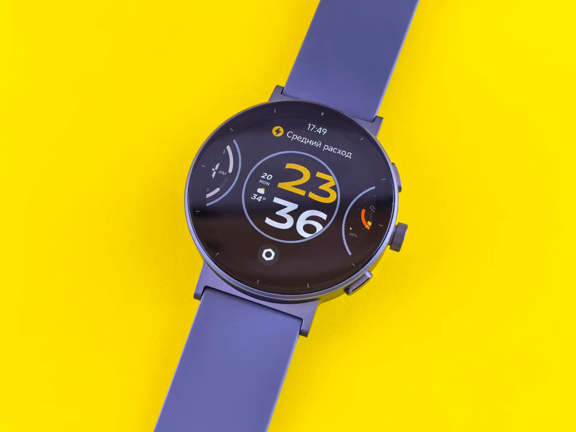 Экран realme Watch S5 под яркими лампами во время фотосъёмки