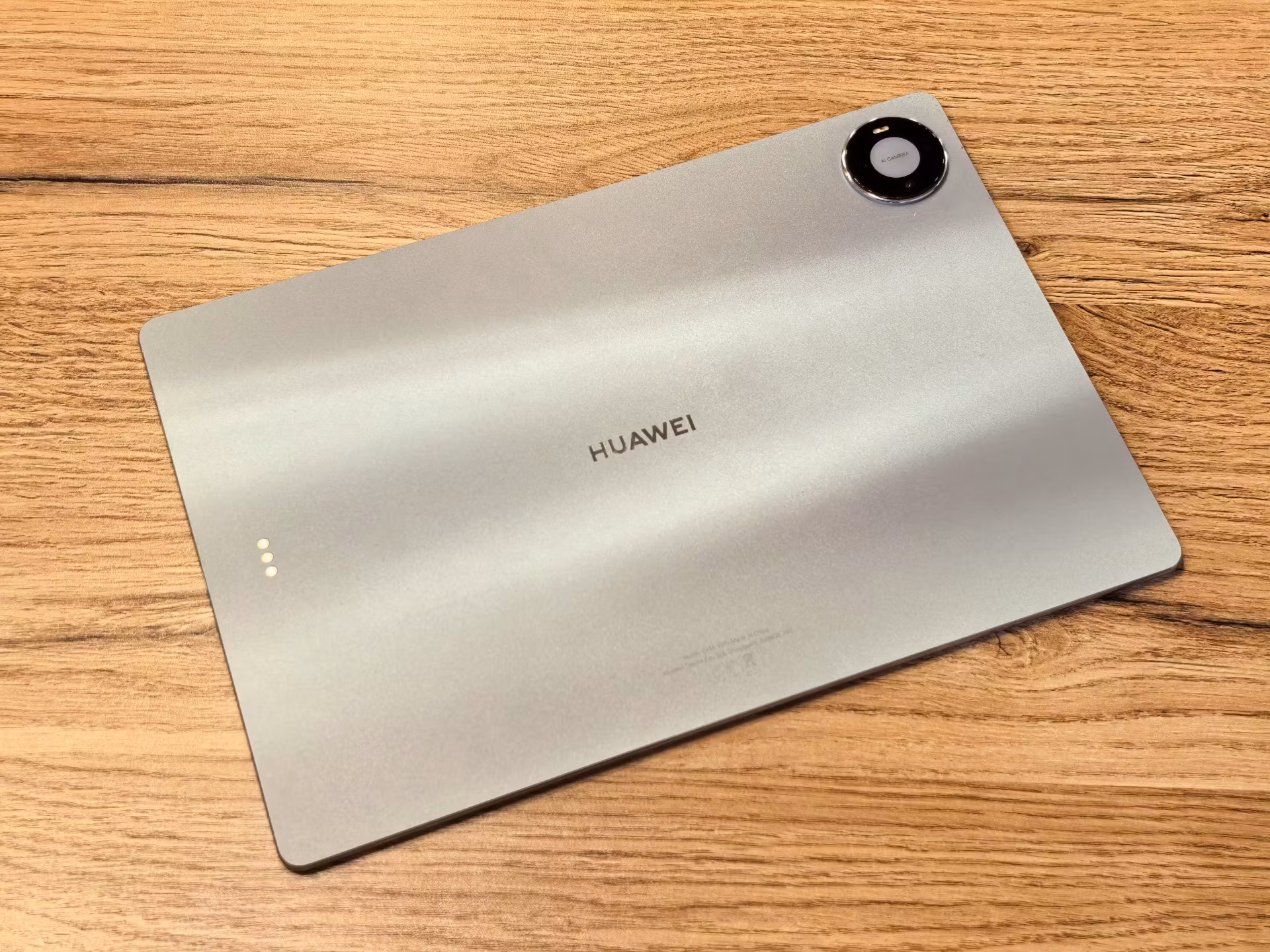 Демонстрация перелива задней панели HUAWEI MatePad Pro Max 2026 (GEM-W09)