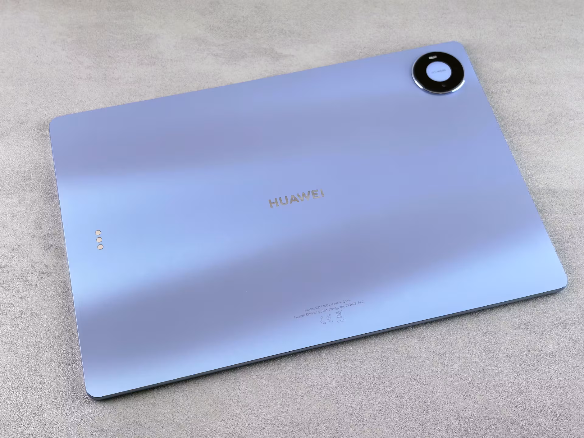 Демонстрация перелива задней панели HUAWEI MatePad Pro Max 2026 (GEM-W09)