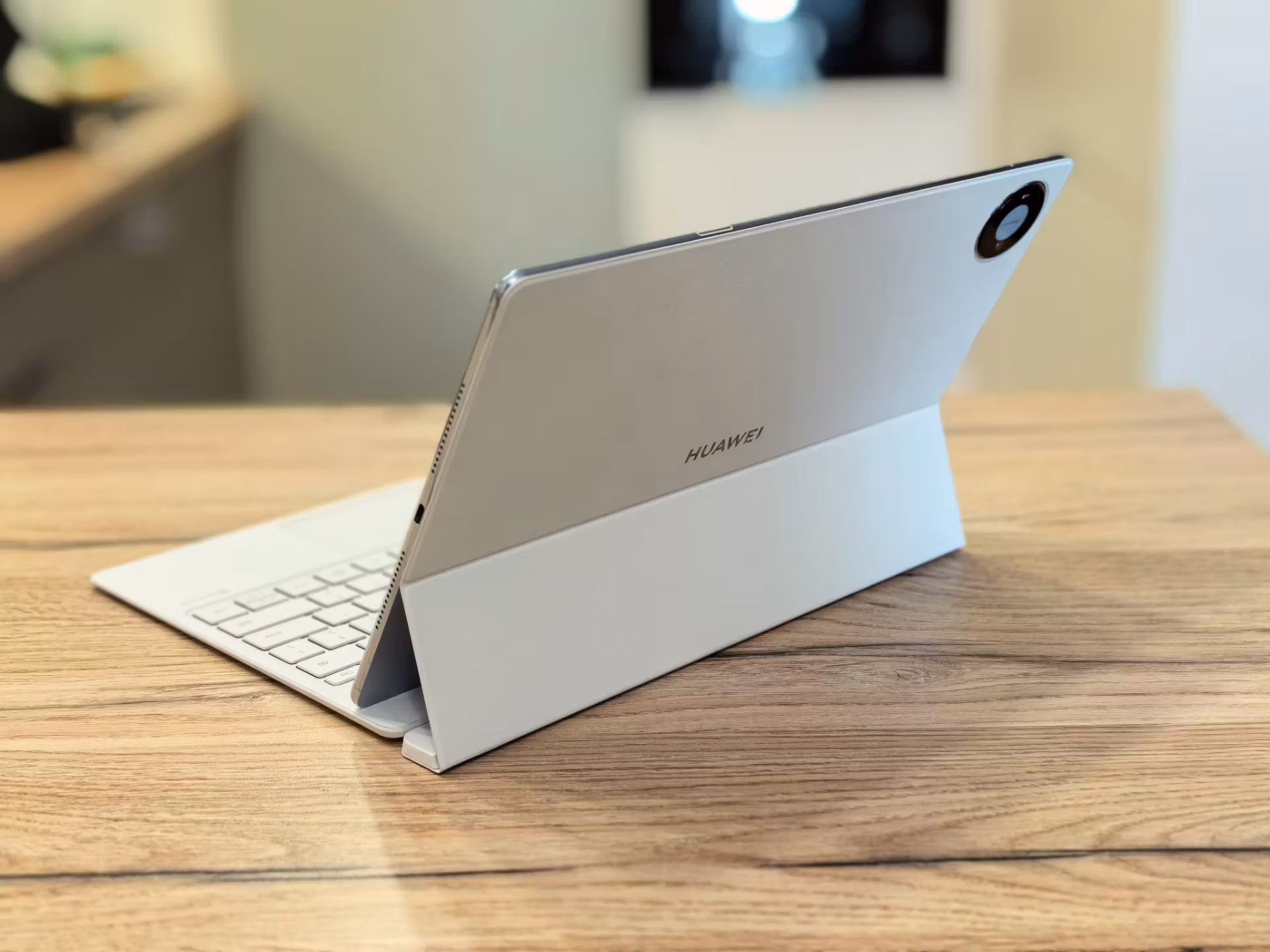 Демонстрация Glide Keyboard и одного из углов наклона у HUAWEI Matepad Pro Max