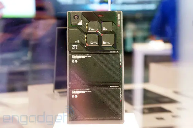 ZTE показали свой модульный смартфон