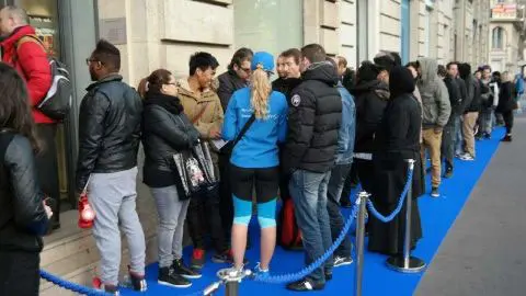 Samsung Galaxy S5 продаётся миллионными тиражами