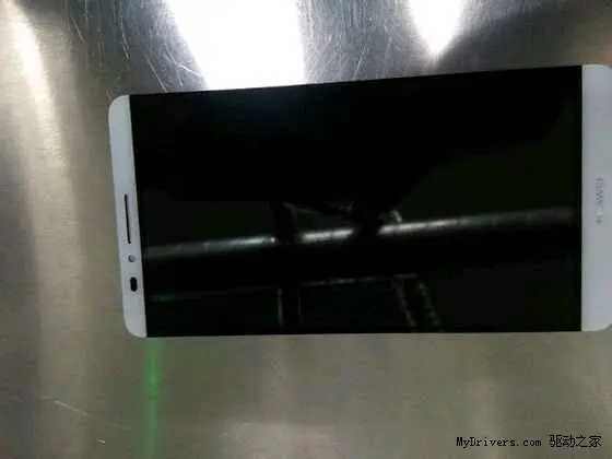 Huawei забыли про рамки у Ascend D3